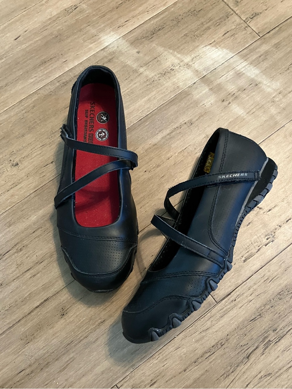 Skechers leather women cross strap black womens loafers. Size 9.5